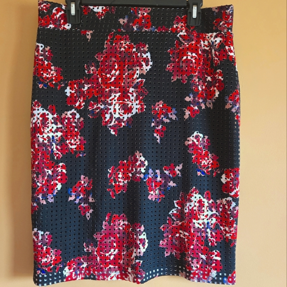 Olivia Blu Floral Punched Out Square Design Lined Skirt